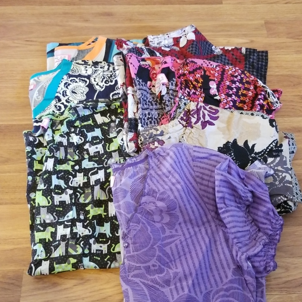 KOI Scrub Top Size Small